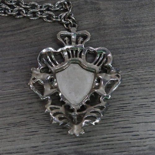 Necklace Pendant Red Crest With Crown And Lions 18" Chain - Picture 3 of 6