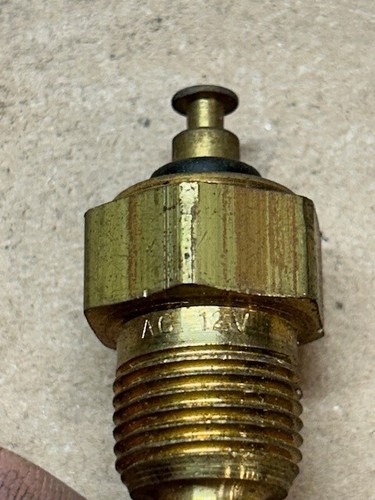 NOS 1979-80 CHEVY GMC TRUCK 250 DIESEL TEMPERATURE SENDING UNIT 8993164 GM RARE - Picture 6 of 7