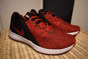 nike varsity compete trainer red