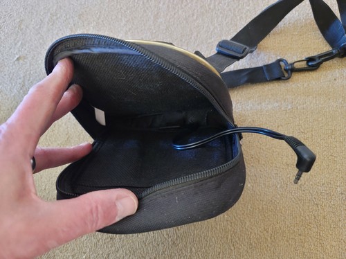 Durabrand Anti-Skip CD-896 Portable CD Player w/ Belt-Shoulder Carry Case & Buds - Picture 8 of 12