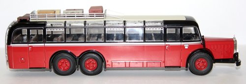 EDICOLA USATO 1:43 AUTOBUS DIE CAST MERCEDES O10000 MUNCHEN ROSSO ART BUS 42 - Foto 2 di 6