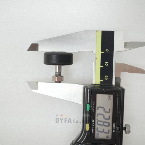 Misumi, THK NNB CF5MUUA flacher Camfollower mit Urethanwalze BRG-I-1813=Y604 - Bild 7 von 10