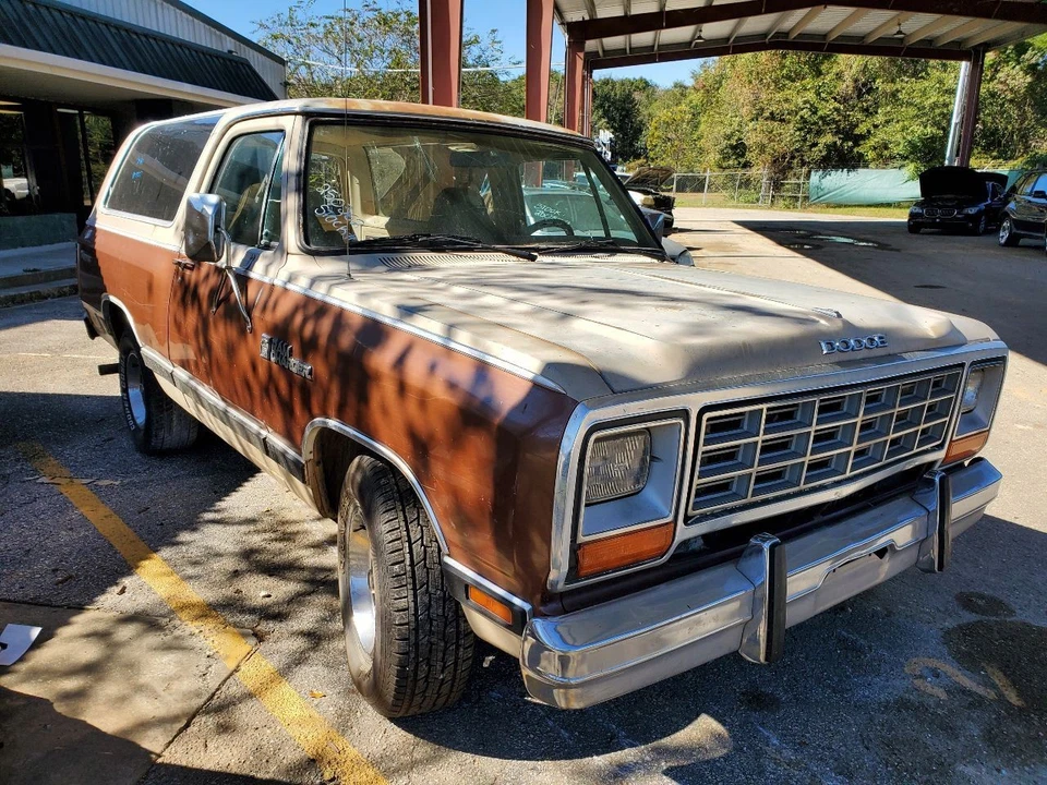 Dodge Ramcharger 1982 1987 OEM par de espejos retrovisores laterales con soportes y herrajes Foto 2 de 4