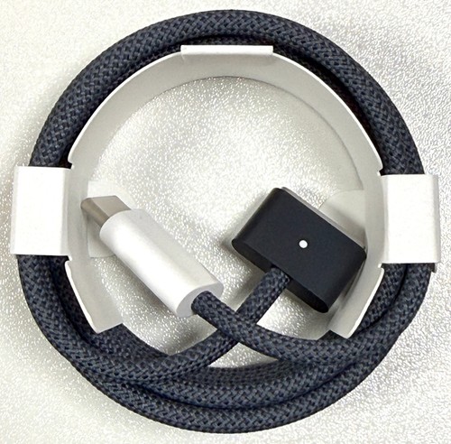 Apple USB-C to MagSafe 3 Cable 2m Genuine OEM Original - Picture 4 of 5