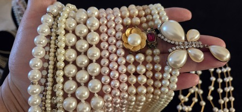 Vintage Mod Faux Pearl Jewlery Lot Of 70. 7 Lbs+. 24 Signed Monet Nolan Miller - Picture 14 of 24