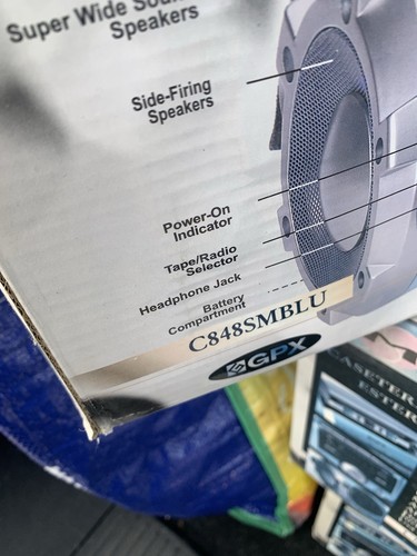 GPX C848SM Boombox Portátil Am/FM con Reproductor de Cassette Sistema de Impulso de Bajos Azul - Imagen 2 de 5