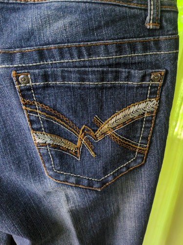 LEI Junior Ashley Low Rise Boot Jeans Size 5R Med Wash - Picture 8 of 11