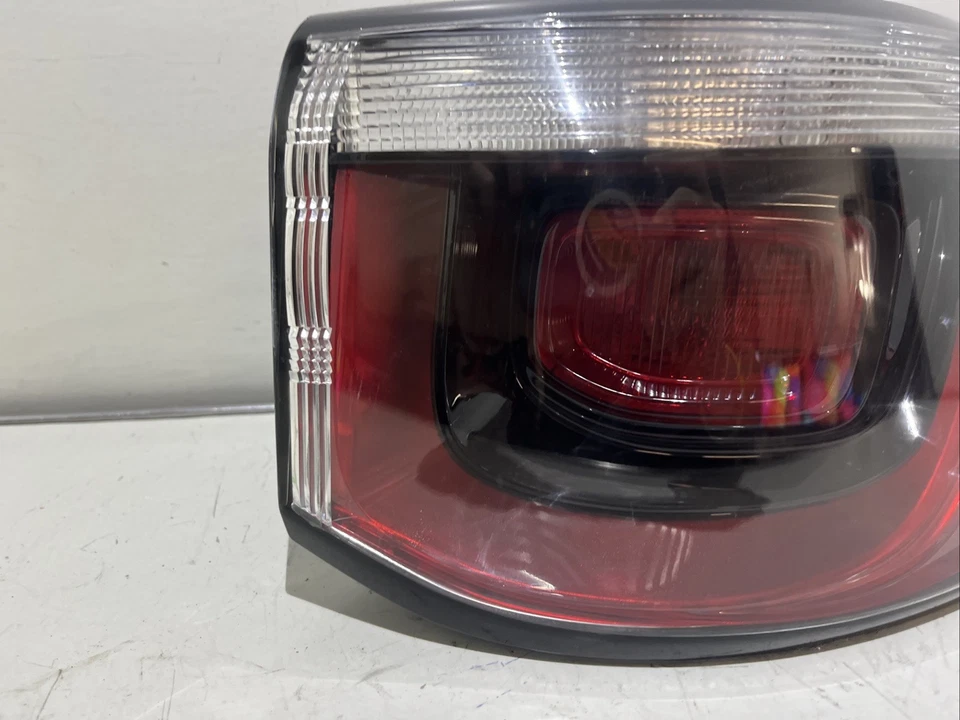 Jeep Compass 2017-2021 cuarto panel luz trasera pasajero derecho OEM 0357 Foto 2 de 4