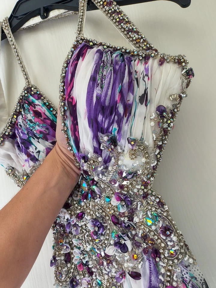 Vestido Talla 4 Estrás Blanco/Púrpura/Rosa/Turquesa Sin Espalda TERANI COUTURE Foto 4 de 4