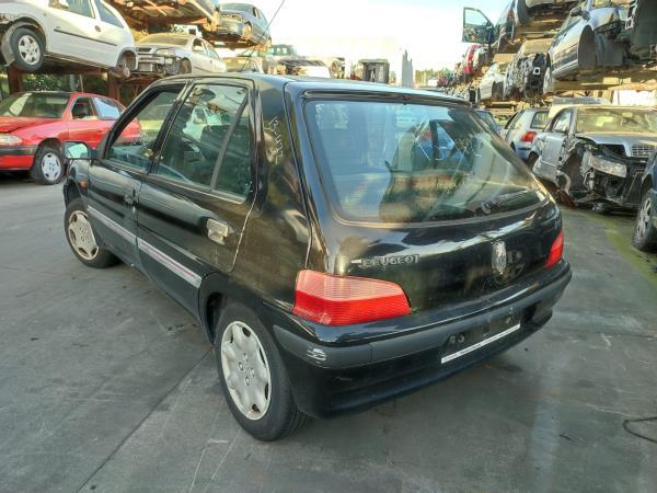 Foto 12 di 24