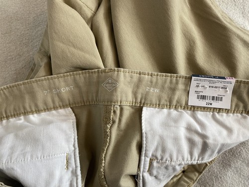 ST John's Bay shorts 22W mid Rise Tan Khaki Shorts 7" inseam NEW - Picture 6 of 8
