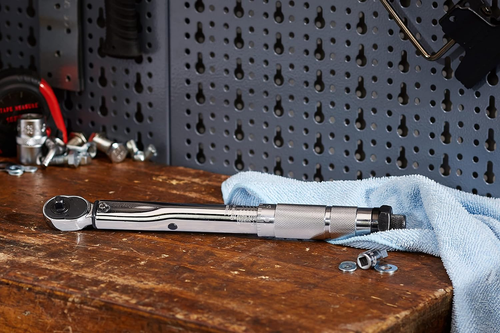 Llave dinamométrica de clic de 1/4" Amazonbasics (35-200 in.-lb, 3.95-22.5 Nm). - Picture 9 of 12