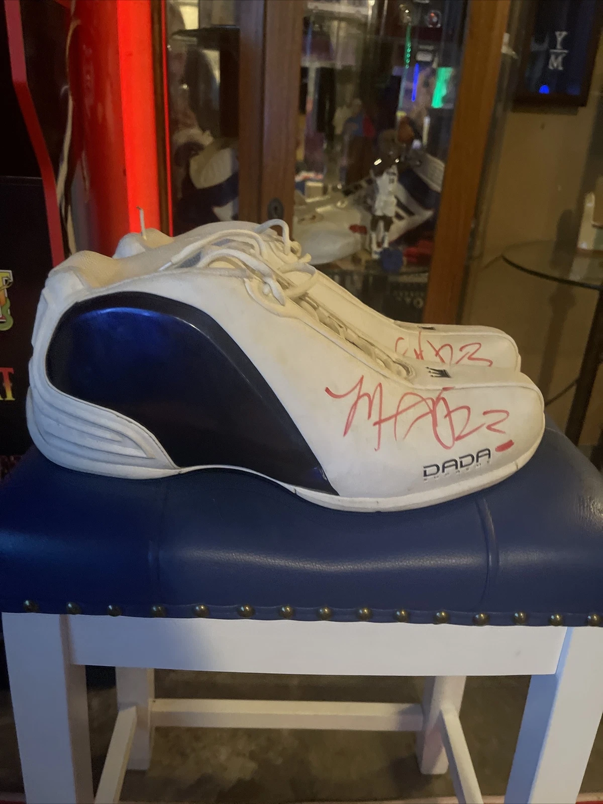 Chaussures portées par jeu signées NBA Marcus Camby Dada Supreme
