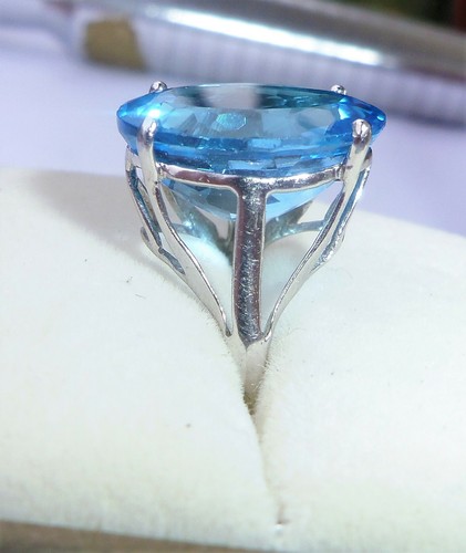 Large 9ct White Gold 13.39ct Blue Topaz Cocktail Ring, Size G - Picture 6 of 12