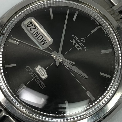 Vintage 1967 SEIKO 5 Deluxe DX 6106-6000 Black Dial 25 Jewel Automatic #1708 - Picture 15 of 16