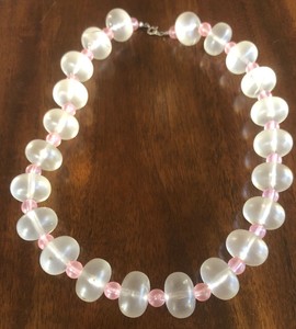 Vintage-Chunky-Clear-And-Pink-Lucite-Plastic-Bead-Necklace-18-5-Long-Retro