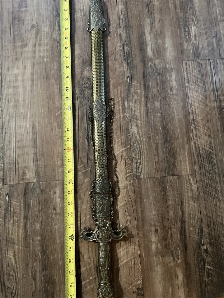 Espada daga de acero inoxidable de 29 pulgadas con vaina de metal ornamentada Fantasy Fencing Foto 4 de 4