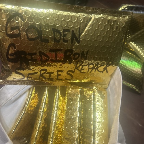 GOLDEN GRIDIRON REPACKS!! 1 Auto, 1 Numbered, Numerous Rc’s GUARANTEED PER!!! - Picture 2 of 19