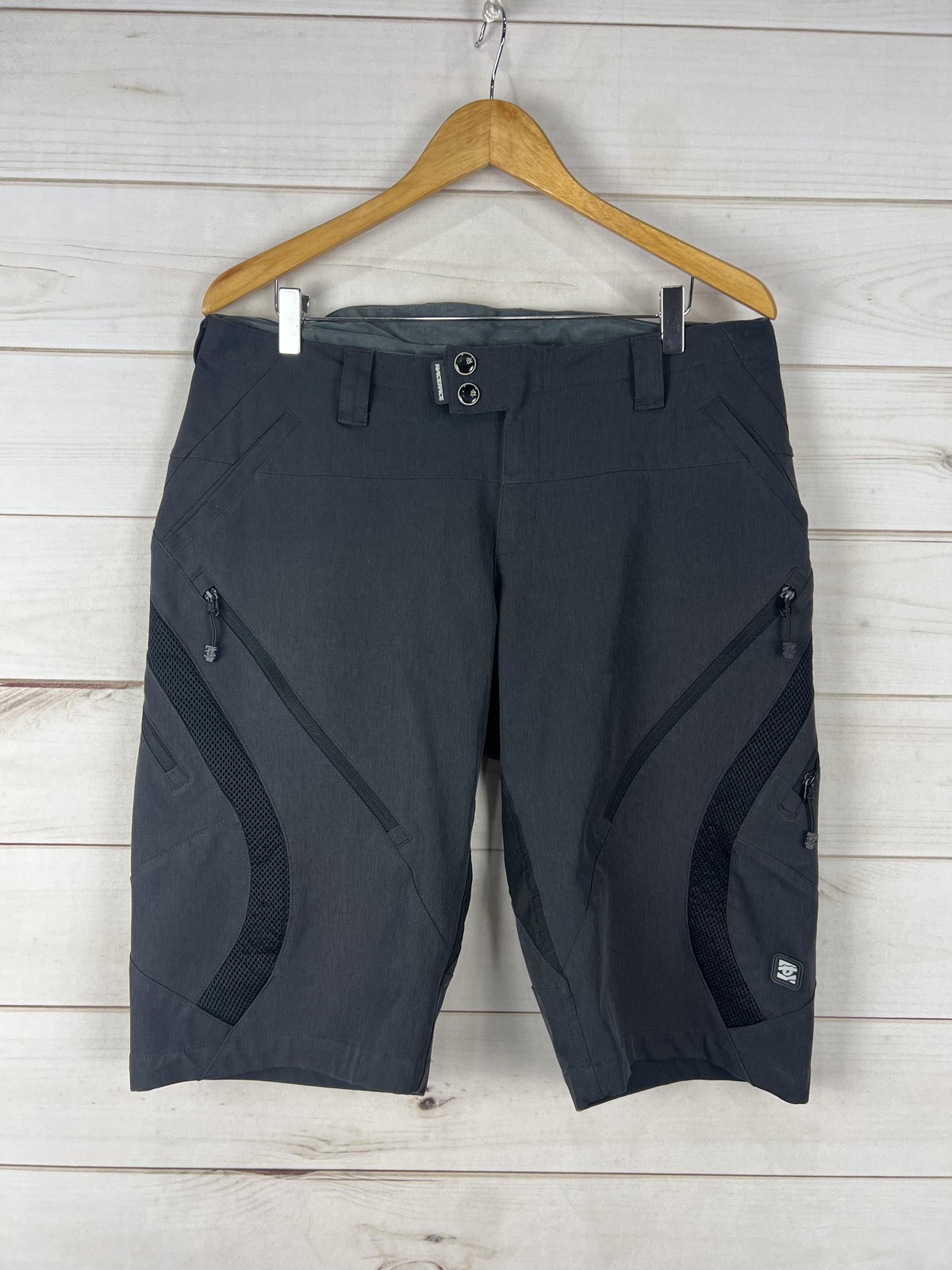 Race Face Shorts Mens Large Gray Mountain Bike Cycling 12 In