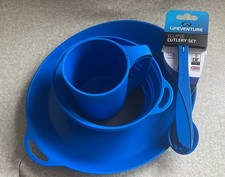 Lifeventure Ellipse Kunststoff Camping Geschirr Set - Teller, Schüssel, Becher, Besteck. 