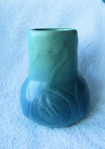 1918 - 1921 Van Briggle Art Pottery Arts & Crafts Mission Design Blue Glaze Vase