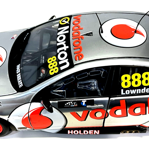 Classic Carlectables 1/18 2012 Holden VE Commodore Craig Lowndes #888 Model Car - Picture 7 of 23