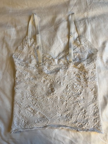 Urban Outfitters White Lace Cross Cropped V-Neck Cami Top Vest Size XS 6-8 UK - Picture 4 of 6