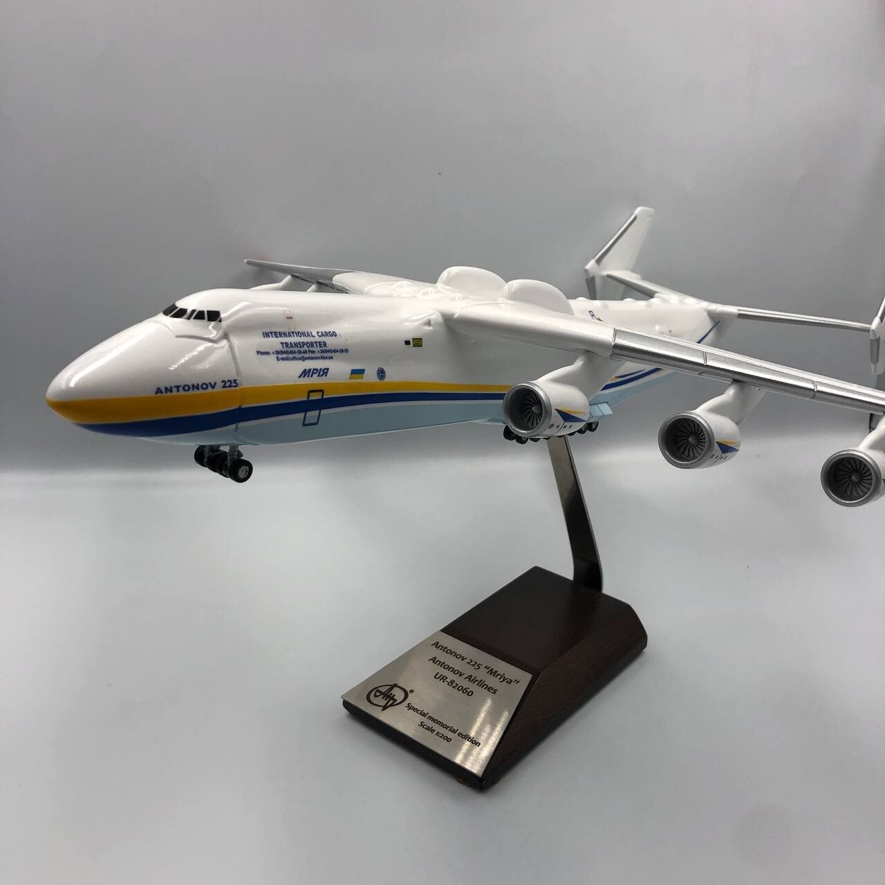 Official license model of ANTONOV® An-225 Mriya. Scale 1/200. Memorial Series