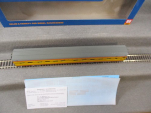 Walthers Mainline Spur H0 910-30108 Budd 10-6 Sleeper 85` Union Pacific in OVP - Bild 4 von 7