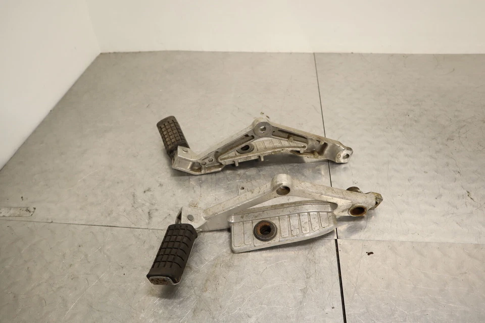 83-85 HONDA NIGHTHAWK 650 OEM REAR PASSENGER FOOT STEP PEG 50621-ME5-000 - Image 2 of 3