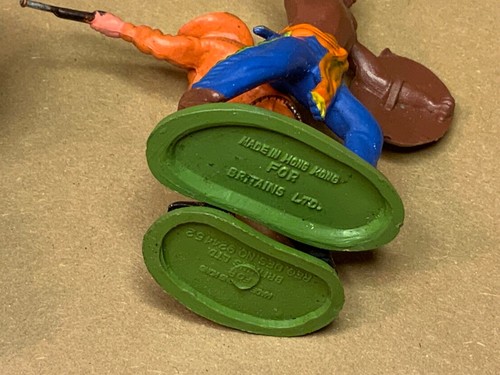 8 britains wild west cowboy & indian's painted plastic hong kong rifles 1:32 toy - Picture 17 of 23