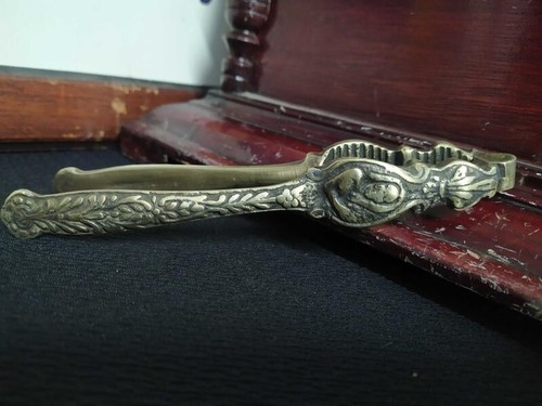 Brass Nut Cracker – Unique, House Kitchen Gift Decoration Antique Vintage Style - Picture 5 of 7