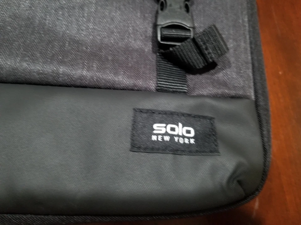 Pasta Solo New York Notch Slim Compatível com Laptop 17,3", Preta  - Imagem 4 de 4