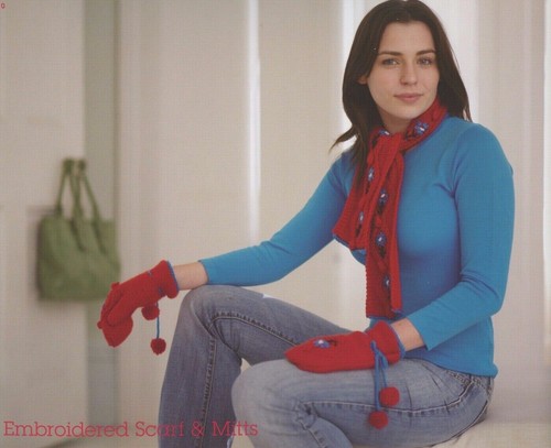 Debbie Bliss Knitting Pattern Book Pure Cashmere: Designs for Adults & Children - Picture 9 of 12