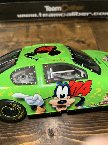 GOOFY 2004 DAYTONA Disney 500 TEAM CALIBER 1:24 Scale Limited Edition - Picture 3 of 21