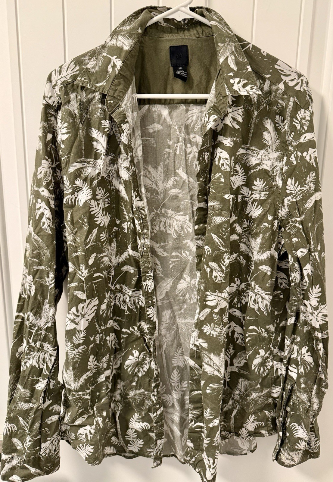 H&M Men's Green Tropical Button Down Long Sleeve Shirt -Size Large