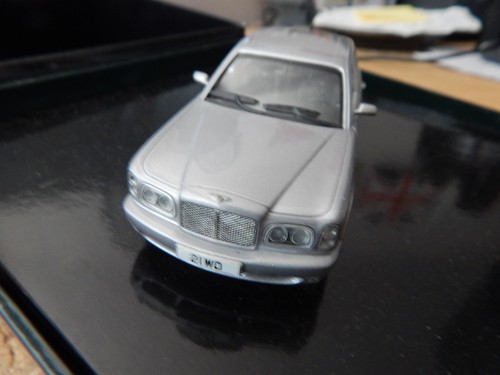 MINICHAMPS 1/43 BENTLEY ARNAGE T (LHD) in SILVER TEMPEST #BL326 dealer box - Picture 2 of 5
