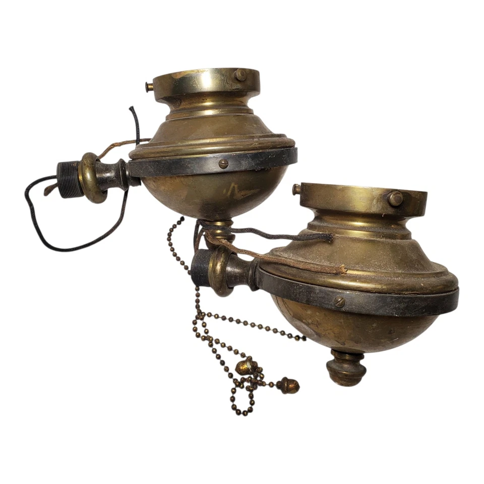 Par de apliques de pared antiguos de latón de 6" con cables de tracción Foto 3 de 4