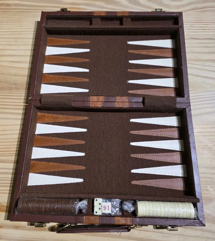 Vintage Backgammon Set in Faux Leather Carry Case, Complete, Boxed, never used. - Image 4 of 4