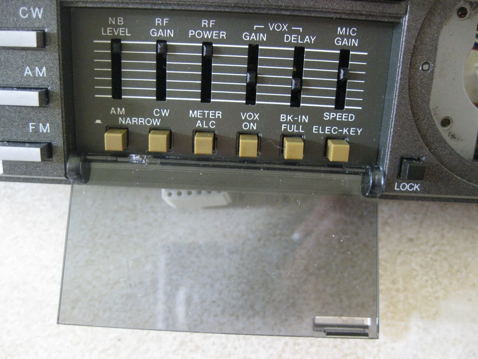 PANNELLO FRONTALE ICOM IC-735 completo meno encoder VFO e manopola in buone condizioni-P&P - Immagine 3 di 4