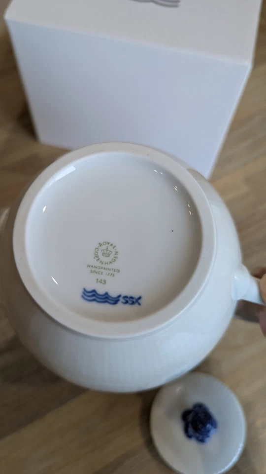 皇家哥本哈根公主茶壶、茶杯、茶碟套装带盒 — 第 4/4 张图片