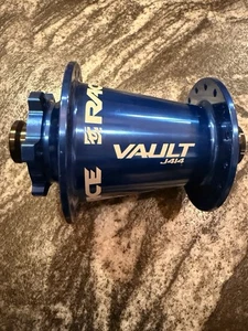 Brand New Race Face Vault 414J 32H 6 Bolt Front Hub