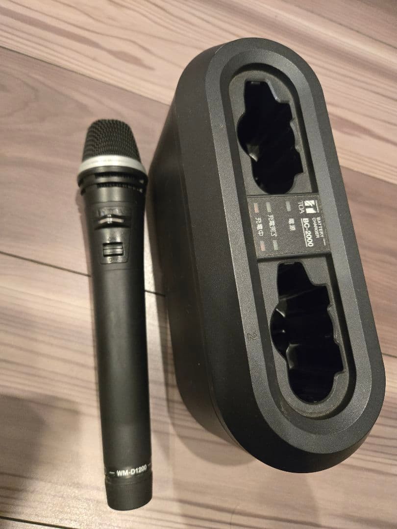 Ladegerät für Funkmikrofon TOA WM-D1200 BC-2000 gebraucht