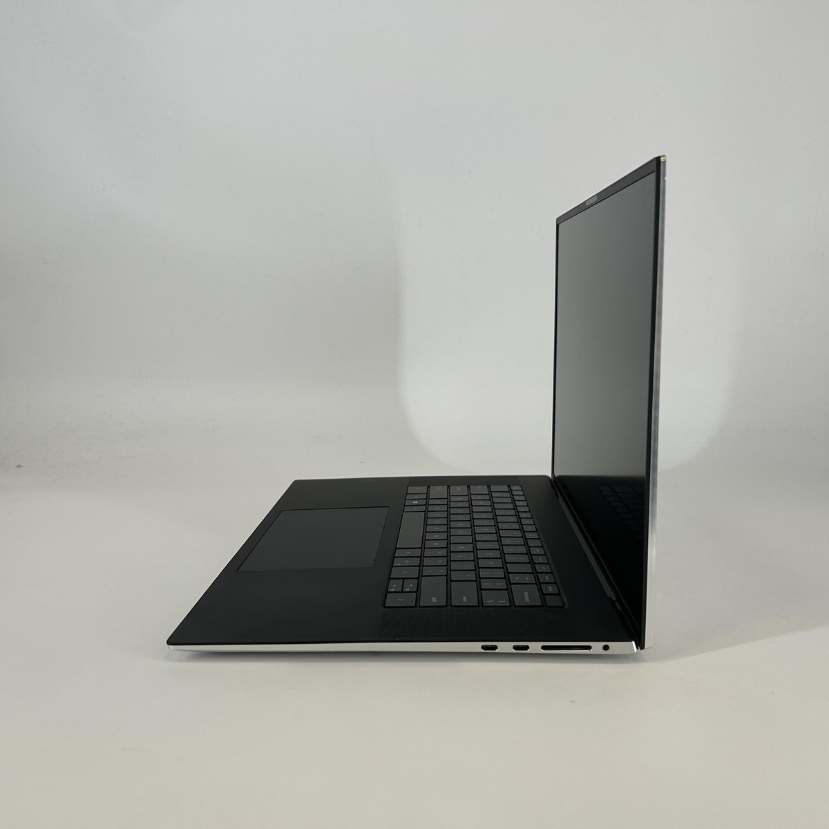Windowsノート本体 Dell XPS 17 9710 i7/32gb/2TB/RTX3050 GOOD Dell XPS 17 9710 11th Gen Silver CORE i7 - 32GB RAM