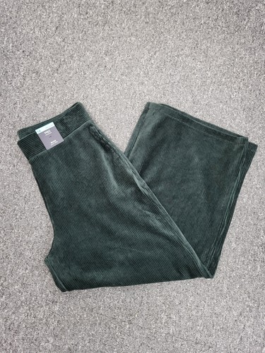 Dunkelgrüne Jumbo Cordhose hoher Bund weites Bein von M&S. Größe 14.Neu mit Etikett. PD