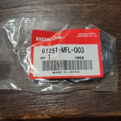 91251-MFL-003 Honda Dust Seal****