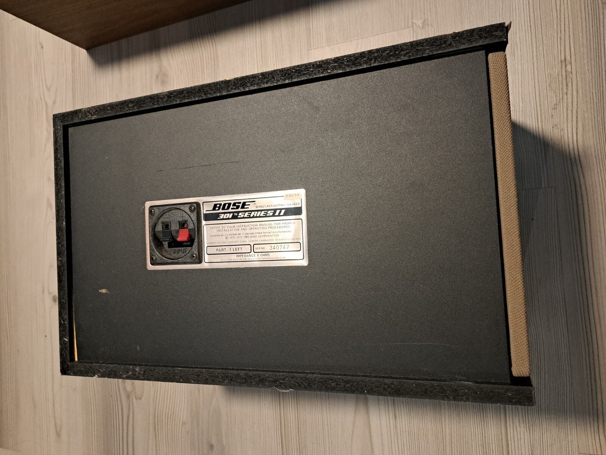 BOSE 301 Series II Direct/Reflecting Left & Right Speakers BOSE 301 Series II Direct/Reflecting Left & Right Speakers