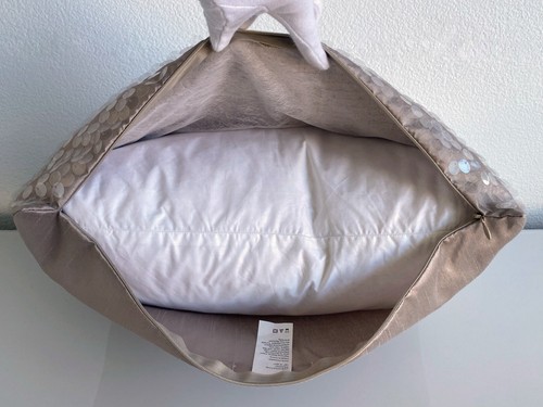 DKNY DONNA KARAN HOME Dekokissen Pailletten beige 16" x 20" dekorative Daunen - Bild 4 von 8