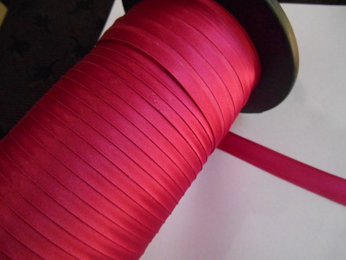SATIN BIAS BINDING - 16MM SINGLE FOLD - 22 COLORS - AUST. MADE- PER MT. - SALE - Bild 10 von 24