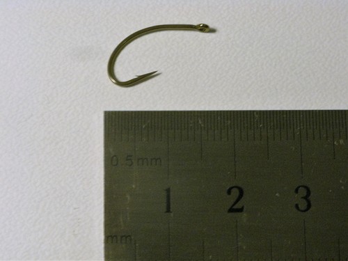 Mustad Signature C49SNP-BR Curved Caddis/Scud Fly Hooks in sizes #8 to #16 - Picture 2 of 6